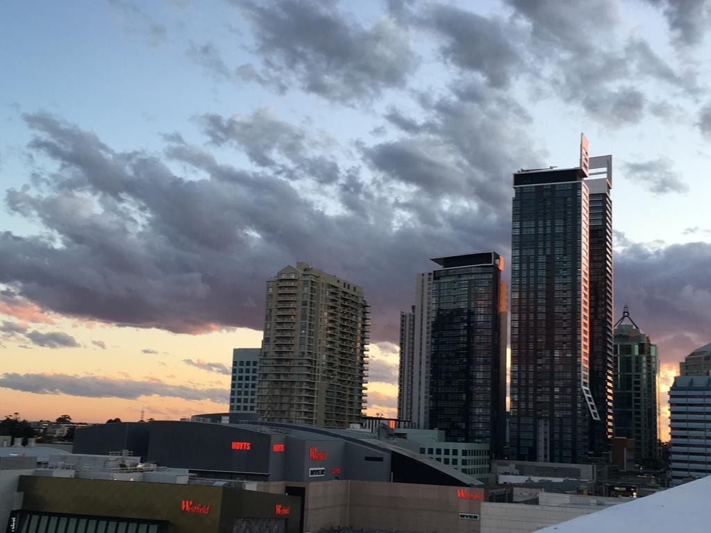 Silkari Suites At Chatswood Sidney Exterior foto